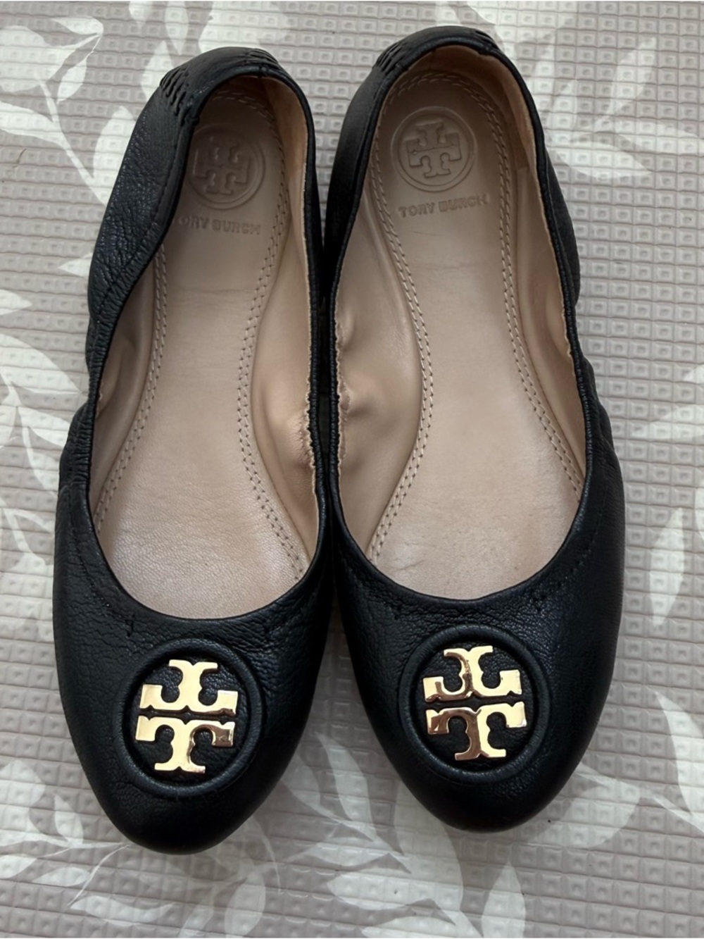 Tory Burch Black Leather Reva Travel Logo Round-Toe Ballet Flats Size 5.5